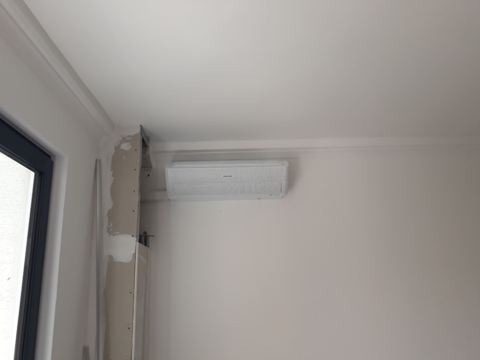 Samsung AR9500 Wind-Free Standard - vnútorná jednotka a jej uchytenie