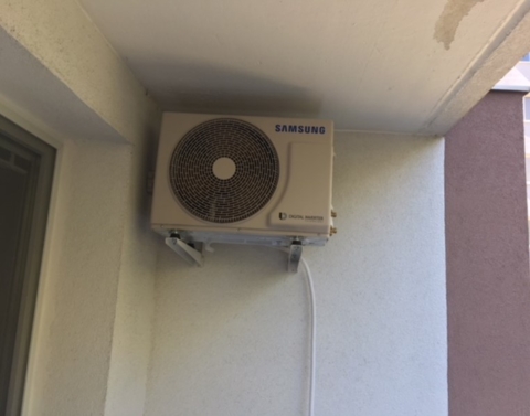 Samsung Maldives - vonkajšia jednotka pod stropom