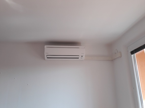 Daikin Eco Comfort - vnútorná jednotka blízko balkóna