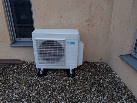 Daikin Perfera - vonkajšia jednotka v rohu