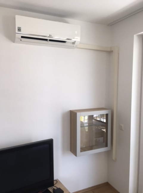 LG Standard Plus - vnútorná jednotka v rohu