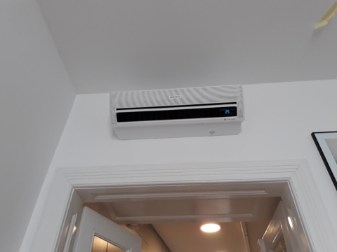 Samsung AR9500 Wind-Free Standard - klimatizácia nad dverami