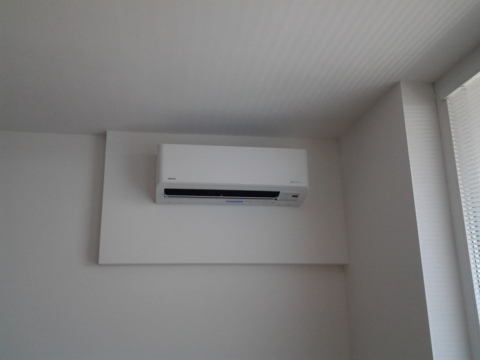 Toshiba Suzumi Plus - vnútorná jednotka v rohu