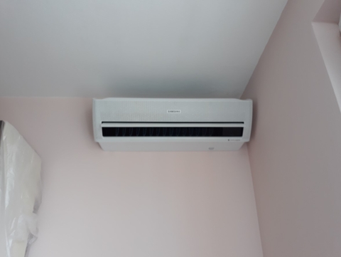 Samsung AR9500 Wind-Free Standard - vnútorná jednotka v rohu