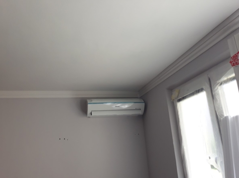 Samsung AR5500 Good New Triangle - vnútorná jednotka blízko balkóna