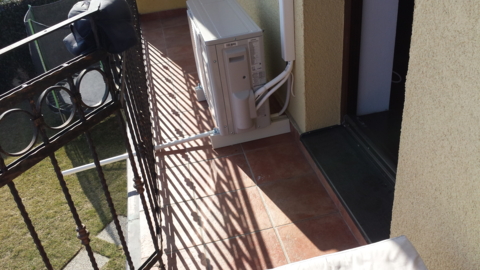 Samsung - vonkajšia jednotka z profilu