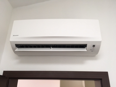 Daikin Eco Comfort - vnútorná jednotka nad dverami