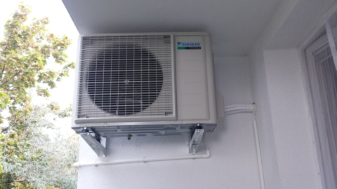 Daikin Emura - vonkajšia jednotka pod stropom