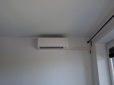 Daikin Sensira - vnútorná jednotka v rohu