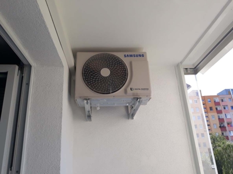 Samsung AR5500 Good New Triangle - vonkajšia jednotka ukotvená vo výške