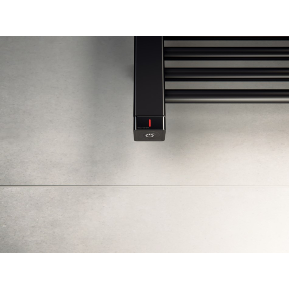 TERMA Mike ONE dizajnový radiátor 1335x530 Soft 9005 detail