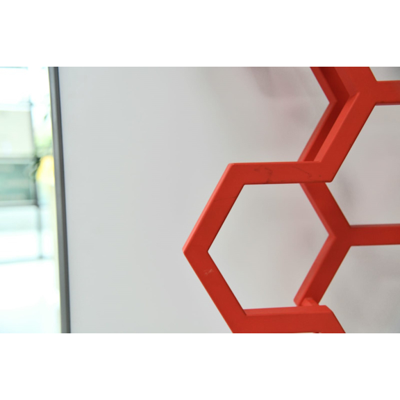 TERMA Hex vertikálny vodný dizajnový radiátor - showroomový radiátor