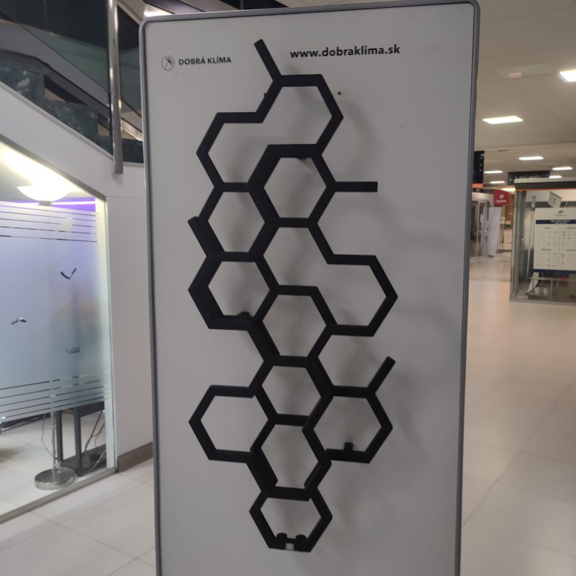 TERMA Hex vertikálny vodný dizajnový radiátor - showroomový radiátor