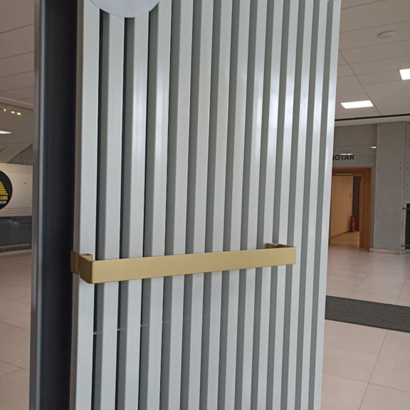 TERMA Triga vodný vertikálny radiátor - showroomový radiátor