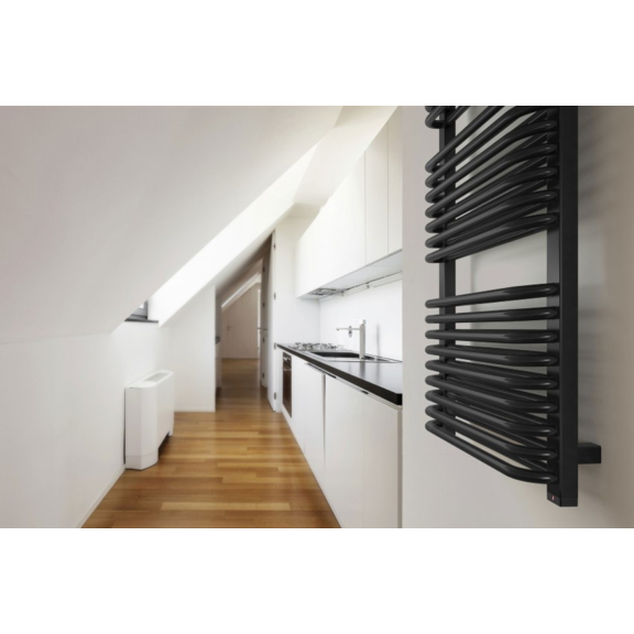 TERMA Tytus ONE kúpeľňový radiátor RAL9005 interiér