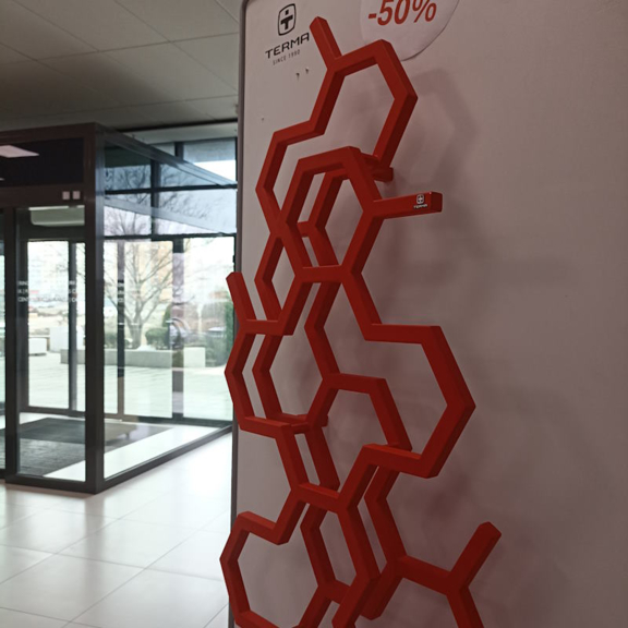 TERMA Hex vertikálny vodný dizajnový radiátor - showroomový radiátor