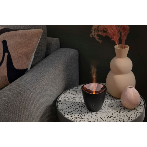 SF Zoe black_lifestyle_landscape-small