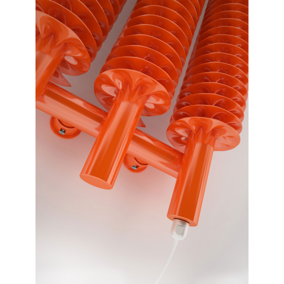 TERMA Ribbon V E dizajnový radiátor 1800x290 RAL2004 Detail